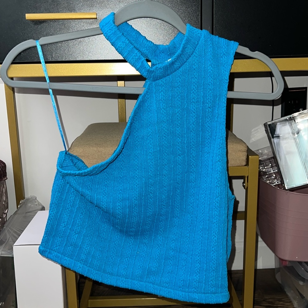 NWT - Cut out Neck/One Shoulder Cropped Blue Tank Top